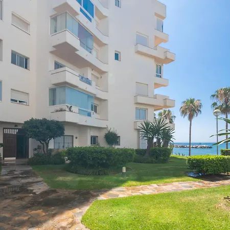 In Front Of Sea & Center Apartment *